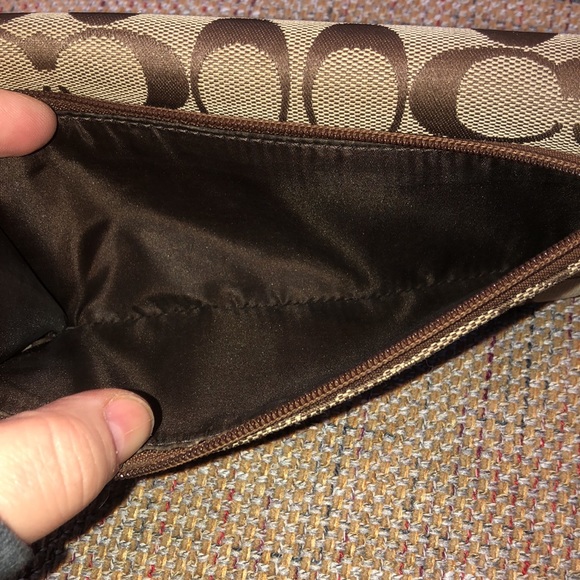 COACH Legacy Signature Slim Turn Lock Crossbody Ready Trifold Wallet Violet Trim - Picture 5 of 17